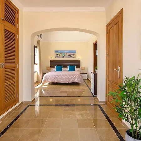 Aguamarina 4 فيلة *